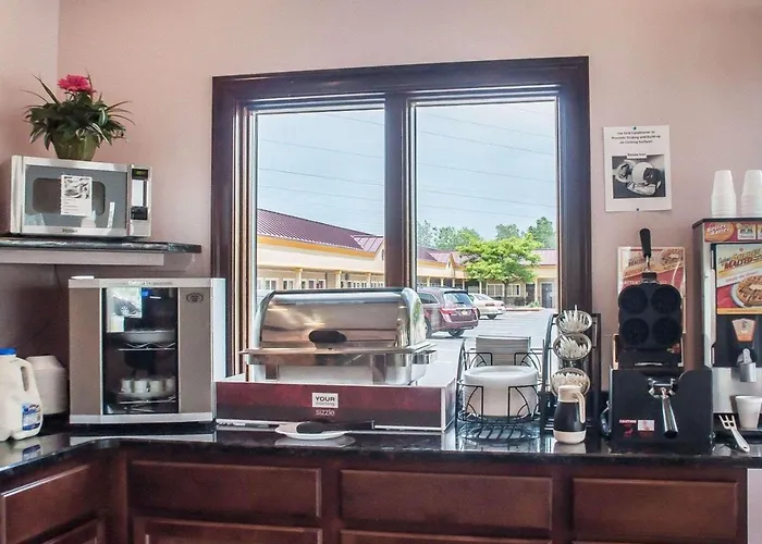 Amherst Inn & Suites