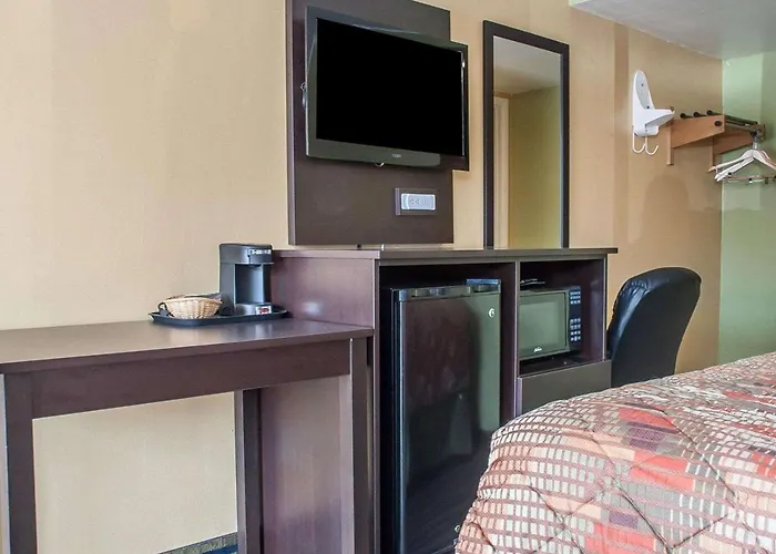 Amherst Inn & Suites