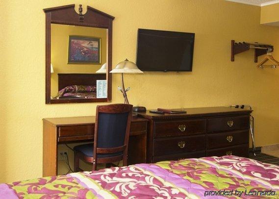 & Motel Amherst